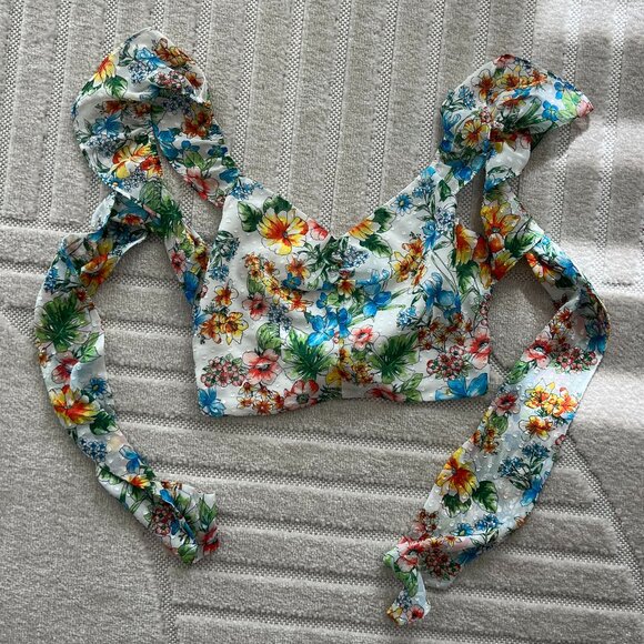 Ali & Jay Botanical Floral Crop Top, in size M - Picture 2 of 7